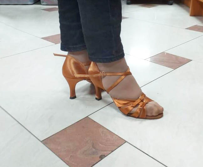 Женские туфли для латины цвета загар
